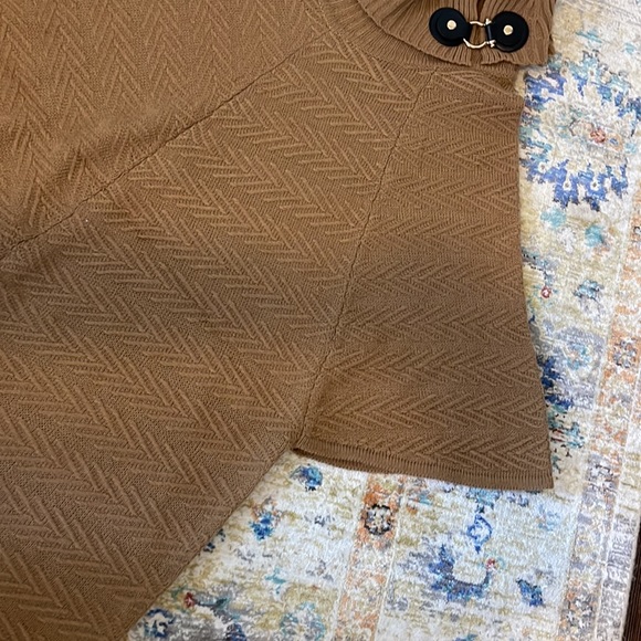 Cowl neck, light with short wide sleeve - Picture 4 of 4